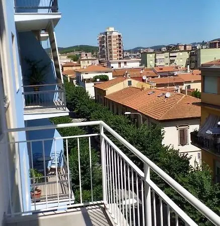 Via Serri 12 Апартаменты