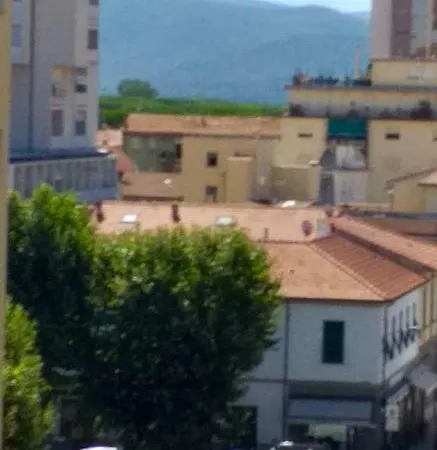 Via Serri 12 *